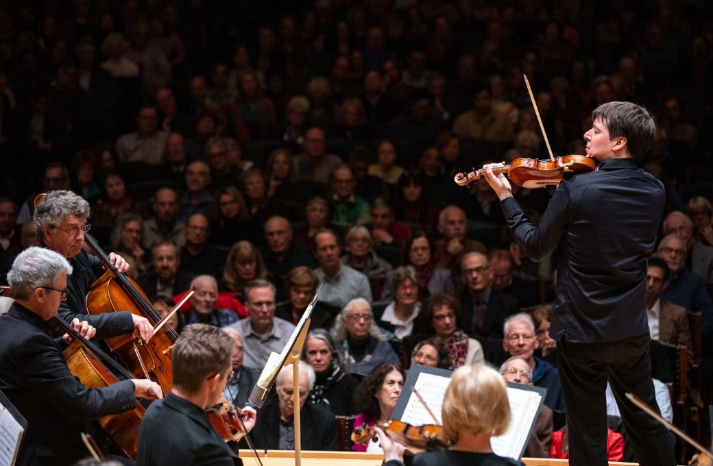 Joshua Bell leads the Academy of St Martin in the Fields &copy; Robert Torres