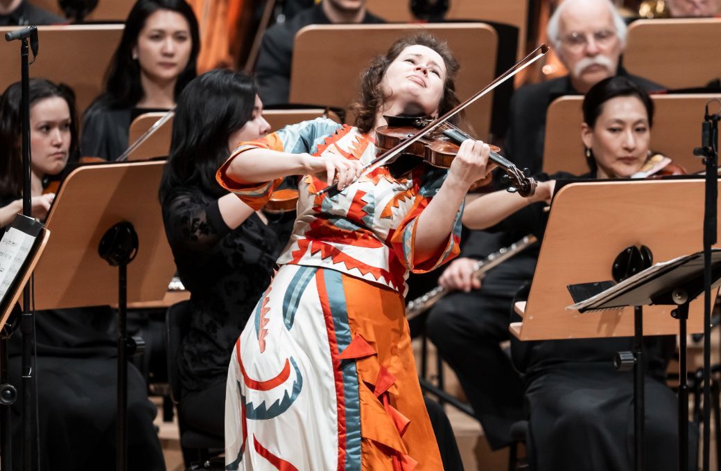 Patricia Kopatchinskaja and the New York Philharmonic &copy; Chris Lee