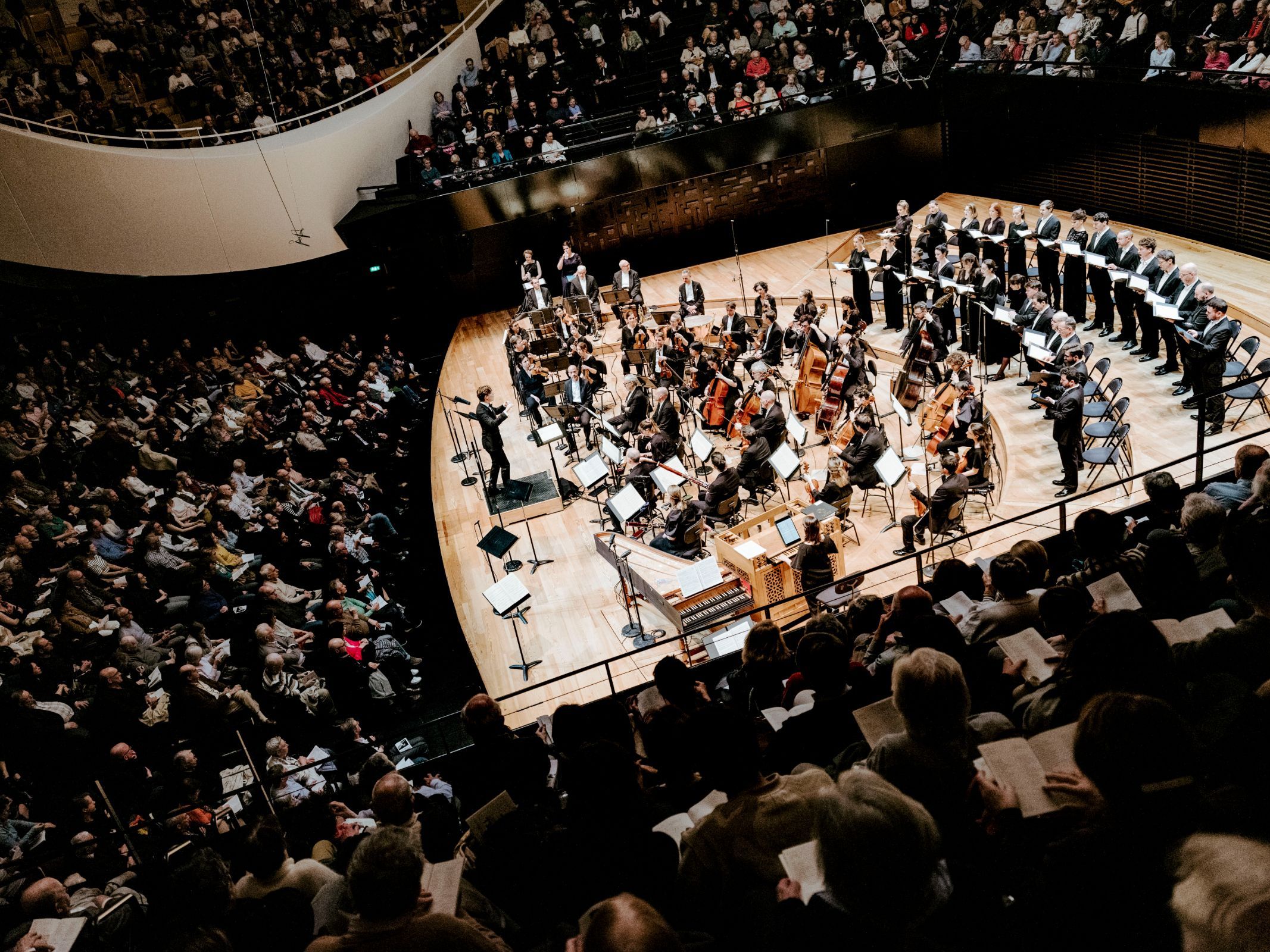 Klaus Mäkelä dirige la <i>Messe en si</i> à la Philharmonie © Mathias Benguigui / Pasco and Co