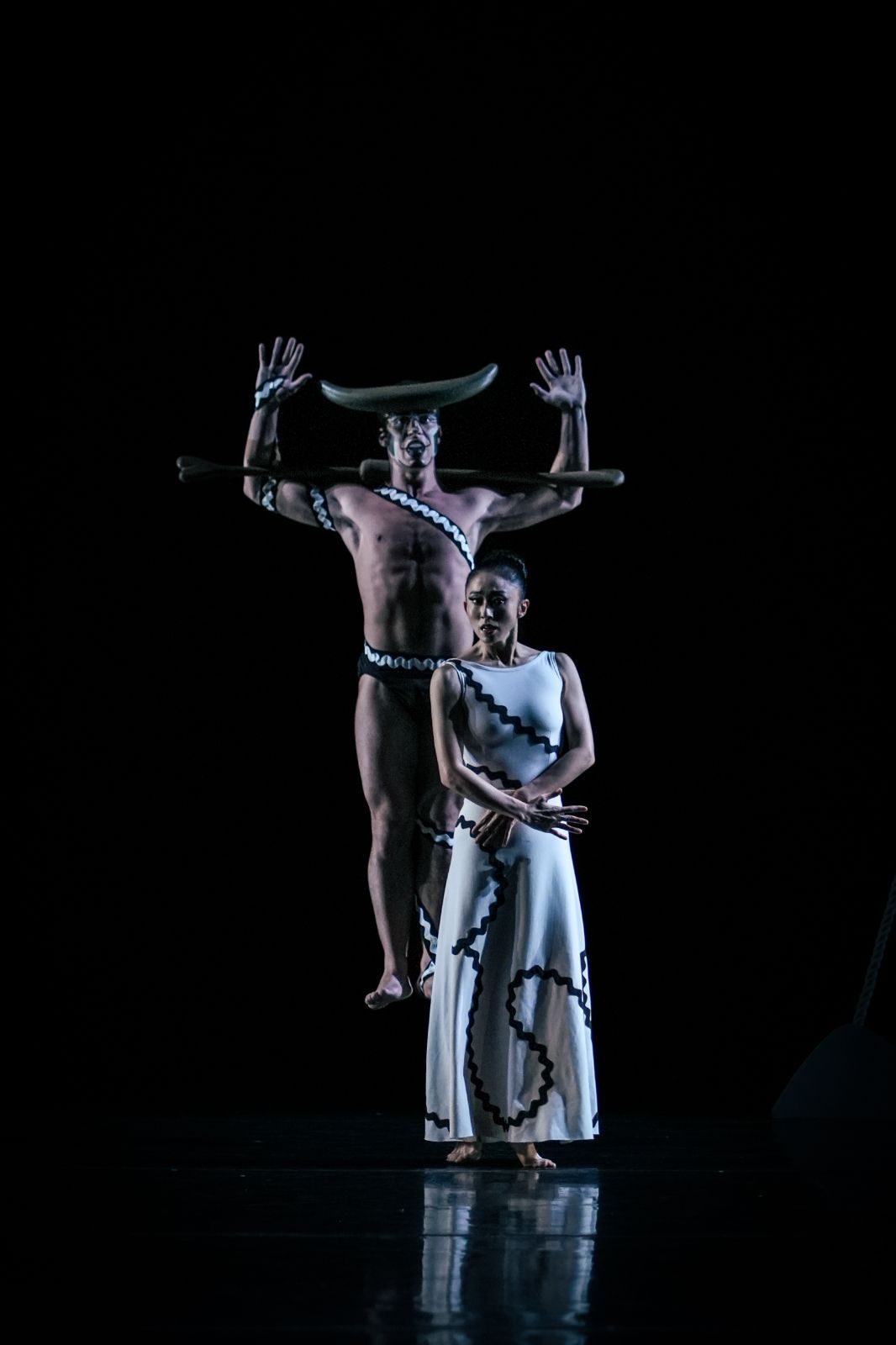 Antonio Leone and So Young An in Martha Graham's <i>Errand into the Maze</i> &copy; Isabella Pagano