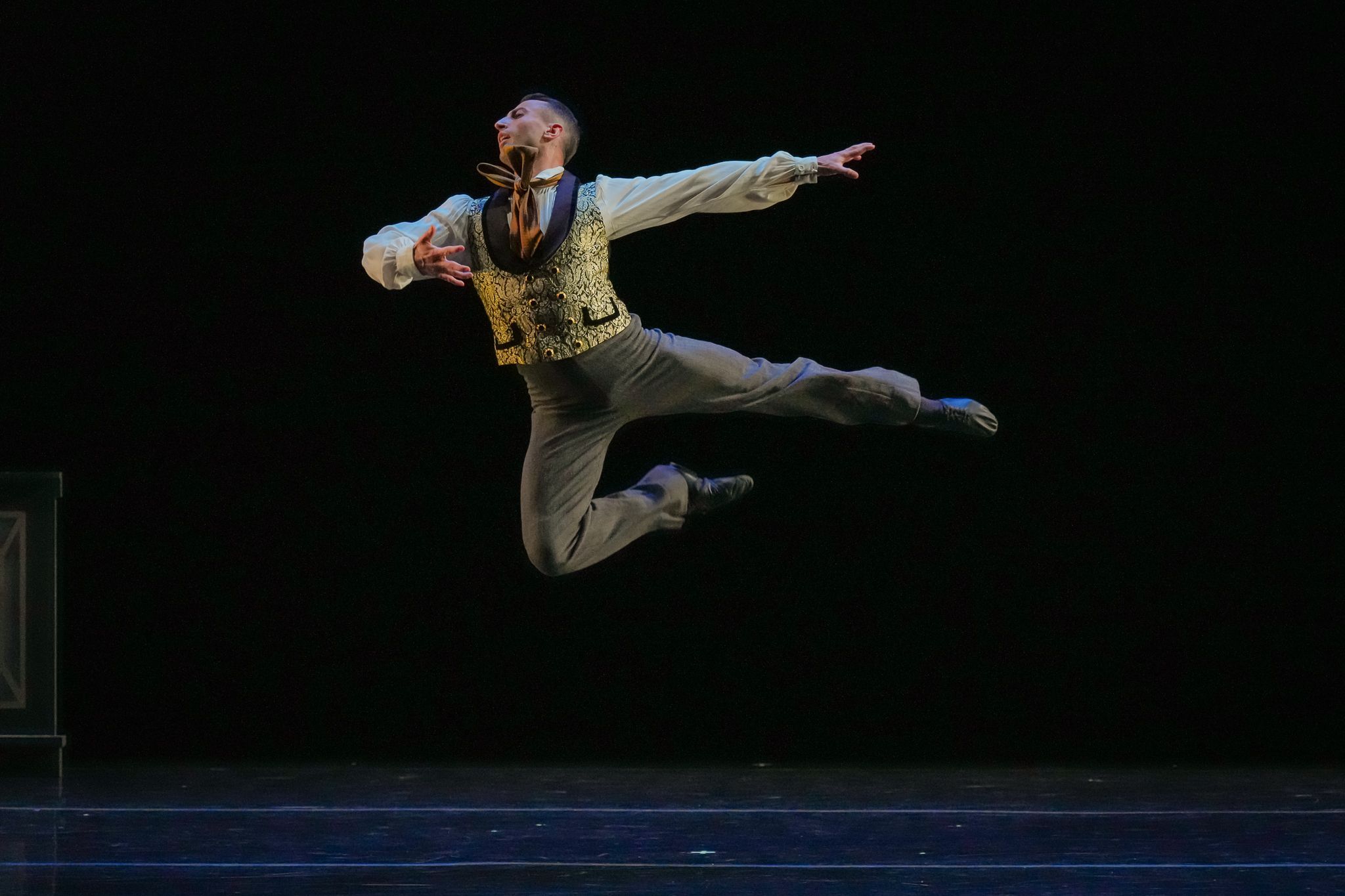 Richard Villaverde in Martha Graham's <i>Deaths and Entrances</i> &copy; Brian Pollock