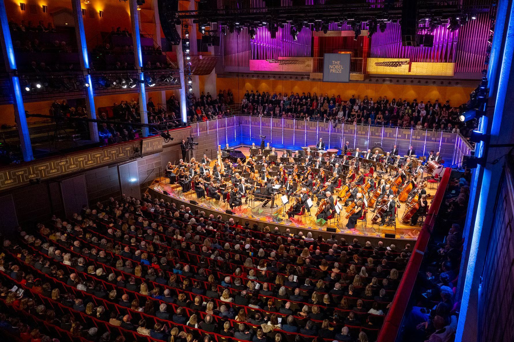 Petr Popelka and Royal Stockholm Philharmonic perform at the Nobel Prize ceremony &copy; Niklas Elmehed