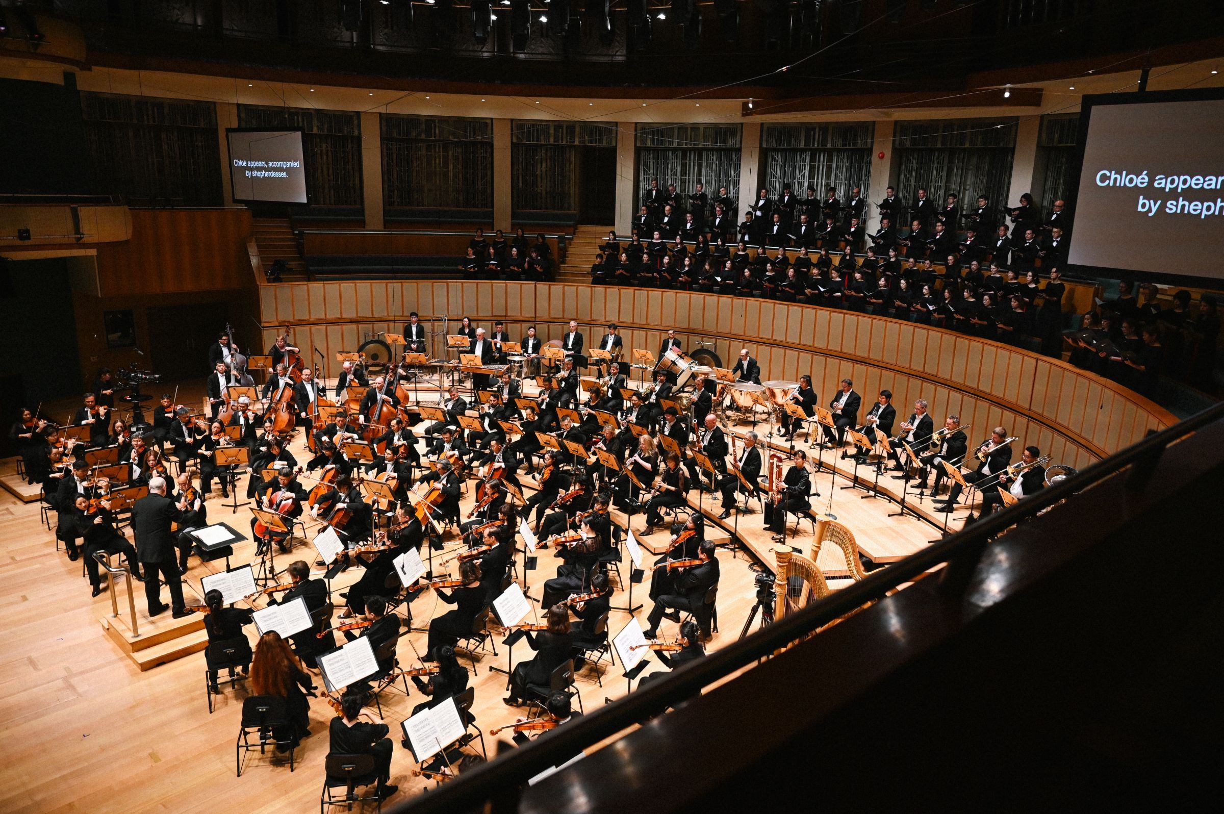 Hans Graf conducts the Singapore Symphony Chorus and Orchestra &copy; Clive Choo | Singapore Symphony Orchestra