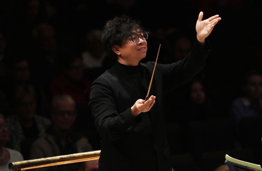 Kahchun Wong © Alex Burns, | The Hallé (Bridgewater Hall)