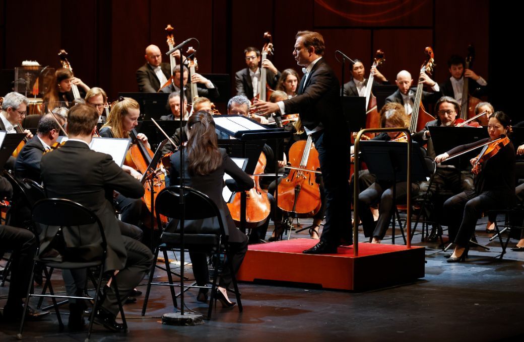 Renaud Capu&ccedil;on dirige l'Orchestre National du Capitole de Toulouse &copy; Caroline Doutre / Festival de P&acirc;ques