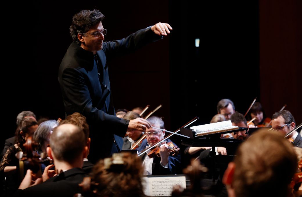 Michael Sanderling dirige le Luzerner Sinfonieorchester © Caroline Doutre / Festival de Pâques