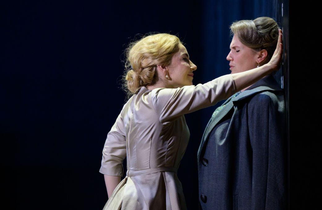 Sarah Mehnert (Lisa) und Emma Moore (Marta) © Candy Welz