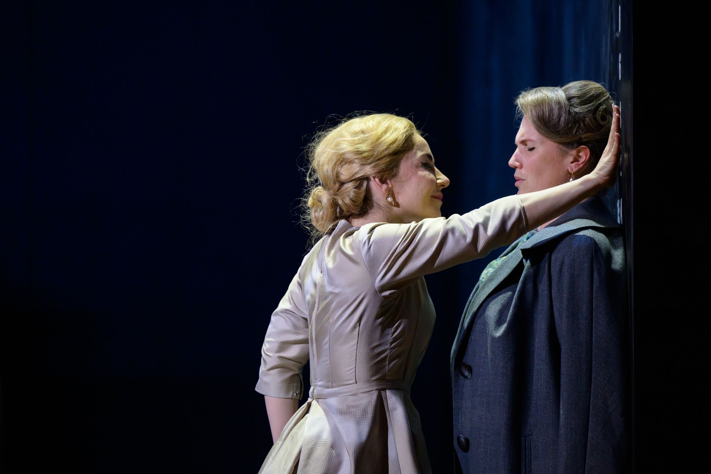 Sarah Mehnert (Lisa) und Emma Moore (Marta) &copy; Candy Welz