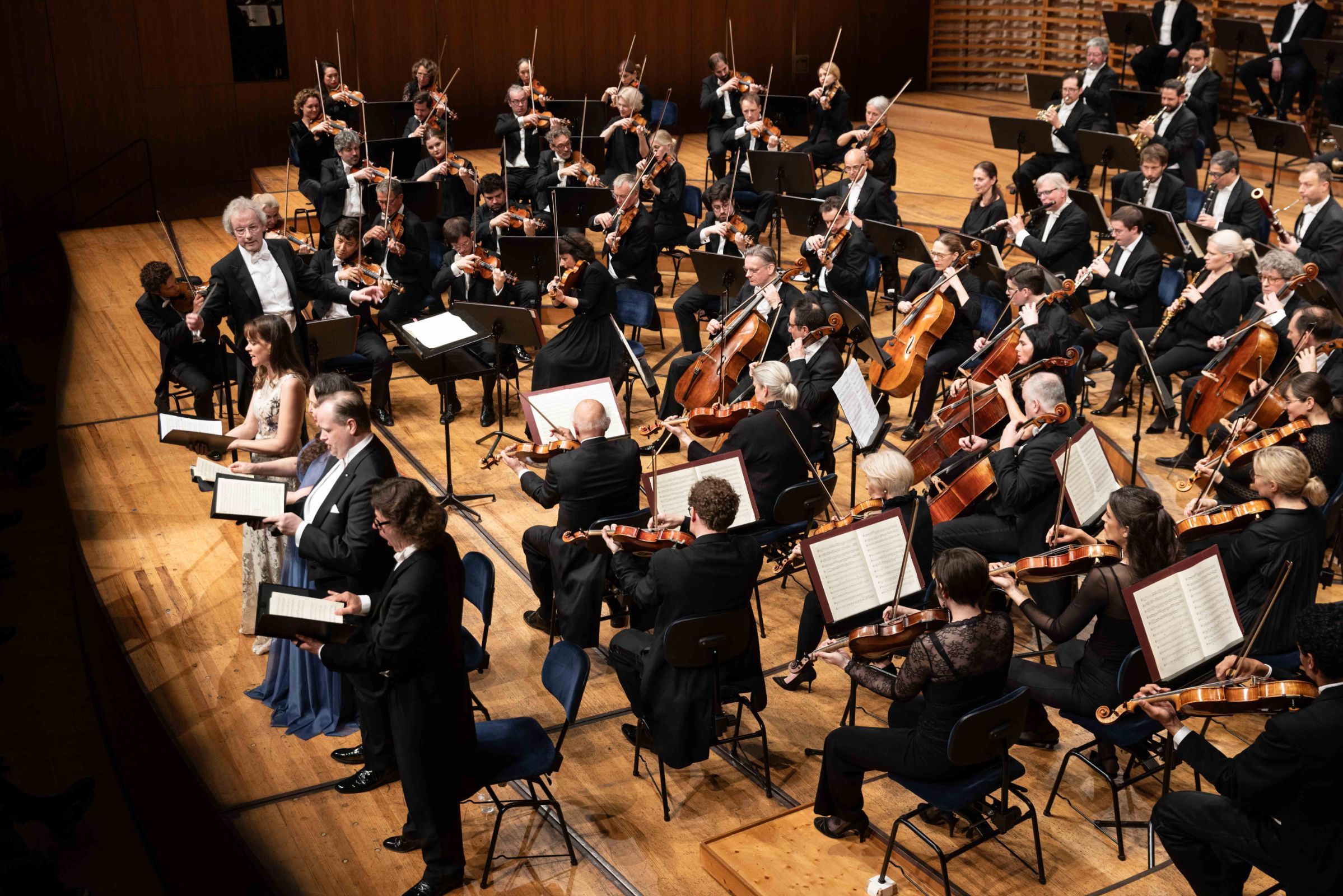 Franz Welser-Möst mit Solist*innen und dem Lucerne Festival Orchestra &copy; Manuela Jans | Lucerne Festival