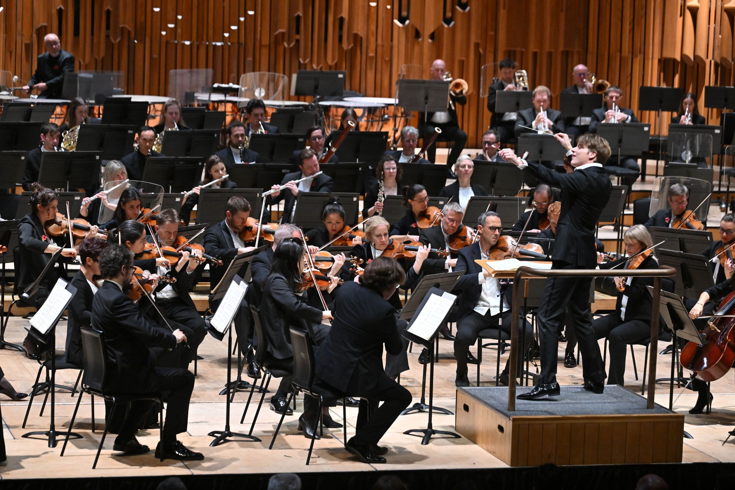 Gareth Davies performs with the London Symphony Orchestra and Klaus Mäkelä &copy; LSO | Mark Allan