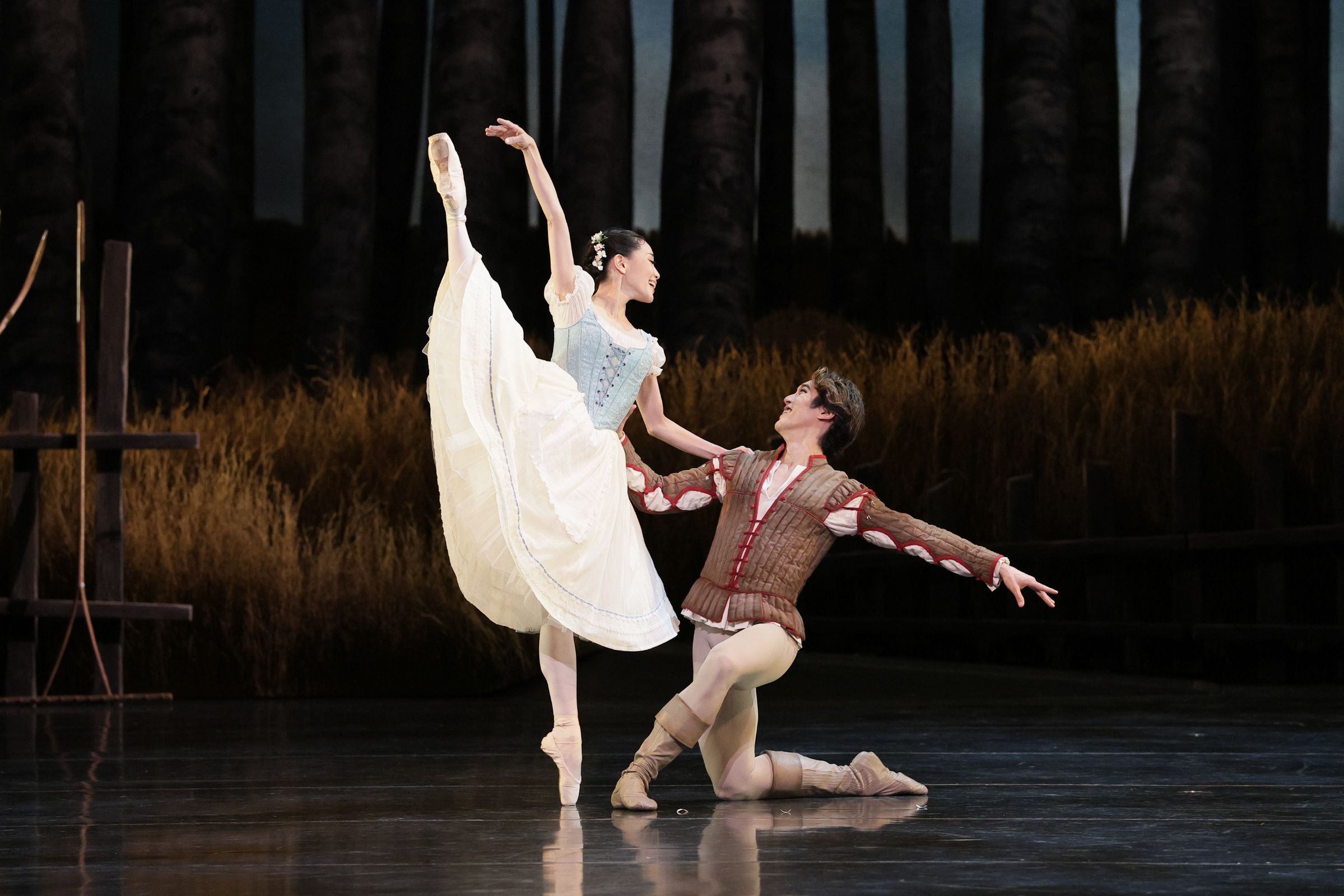 Ayako Ono as Giselle and Yudai Fukuoka as Albrecht in <i>Giselle</i> &copy; Kiyonori Hasegawa