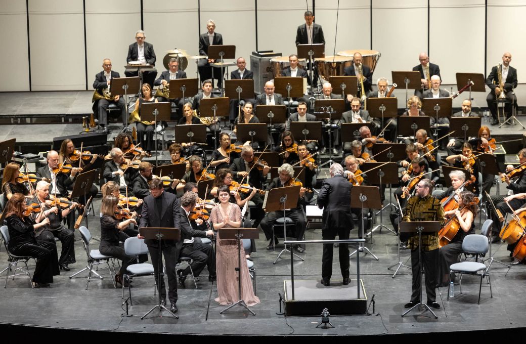 Nicholas Mogg, Alicia Amo y Airam Hern&aacute;ndez, Orquesta Sinf&oacute;nica de Tenerife y V&iacute;ctor Pablo P&eacute;rez &copy; Miguel Barreto | Orquesta Sinf&oacute;nica de Tenerife