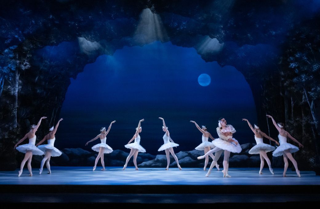 English National Ballet School with Haru Yokoo and Zai Calliste in <i>My First Ballet: Swan Lake</i> &copy; Photography by ASH