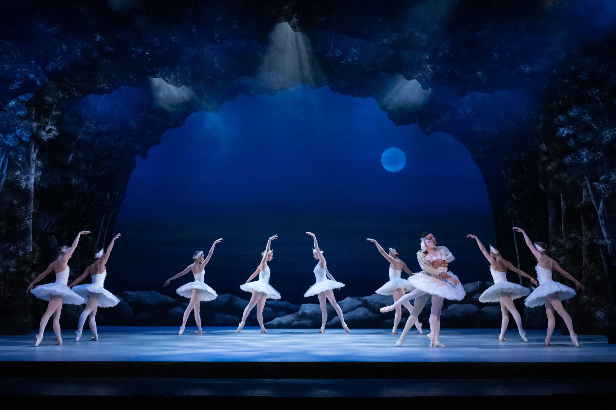 English National Ballet School with Haru Yokoo and Zai Calliste in <i>My First Ballet: Swan Lake</i> © Photography by ASH
