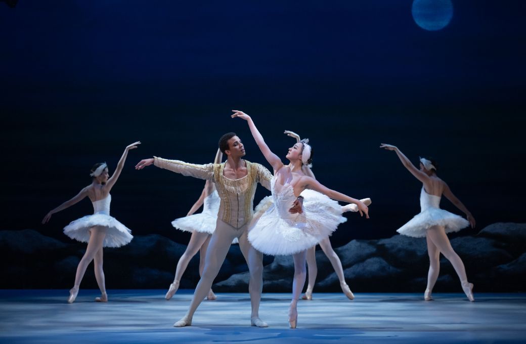 Haru Yokoo as Odette and Zai Calliste as Siegfried in <i>My First Ballet: Swan Lake</i> © Photography by ASH