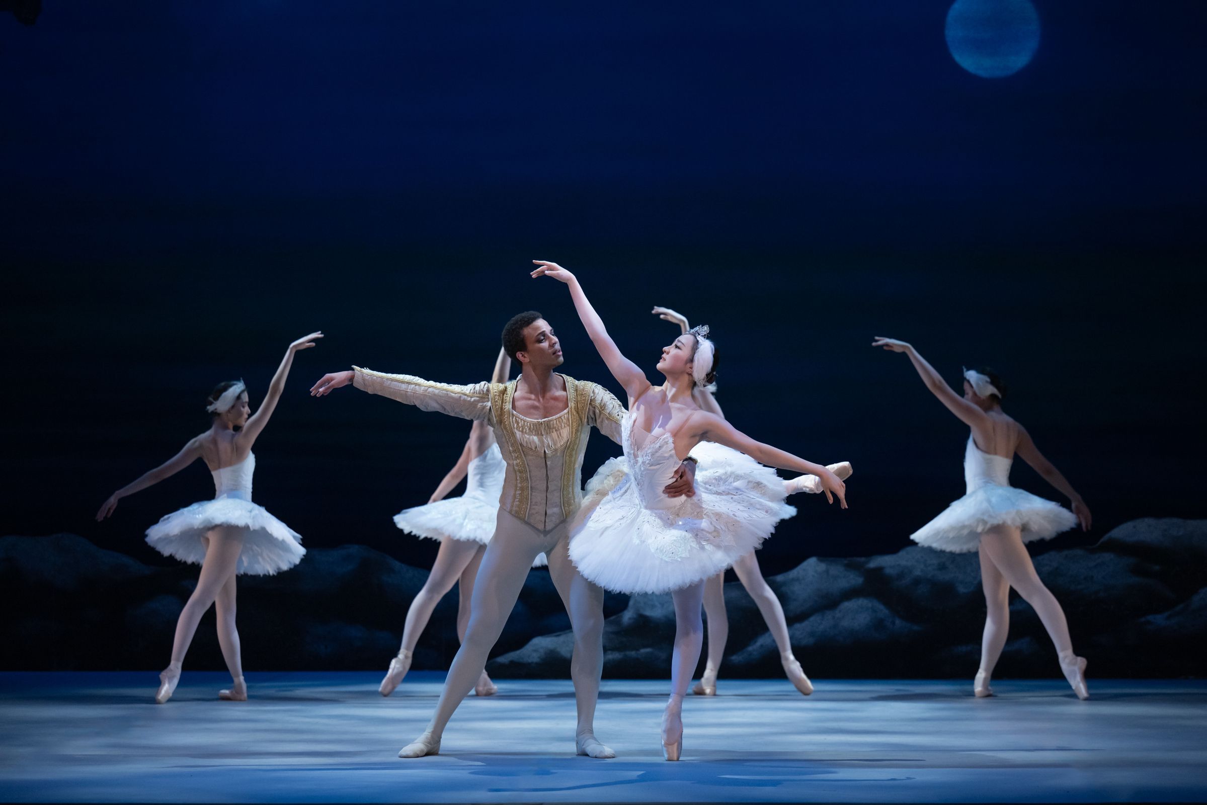 Haru Yokoo as Odette and Zai Calliste as Siegfried in <i>My First Ballet: Swan Lake</i> © Photography by ASH