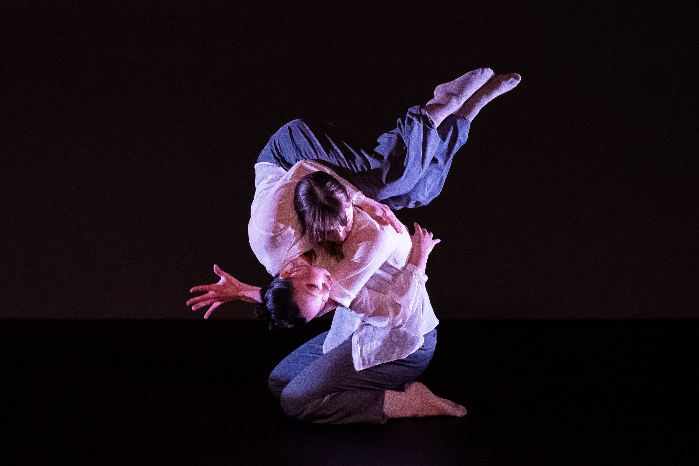 Emily Aslin and Maya Lam in Aslin's <i>Dint</i> © Steven Pisano