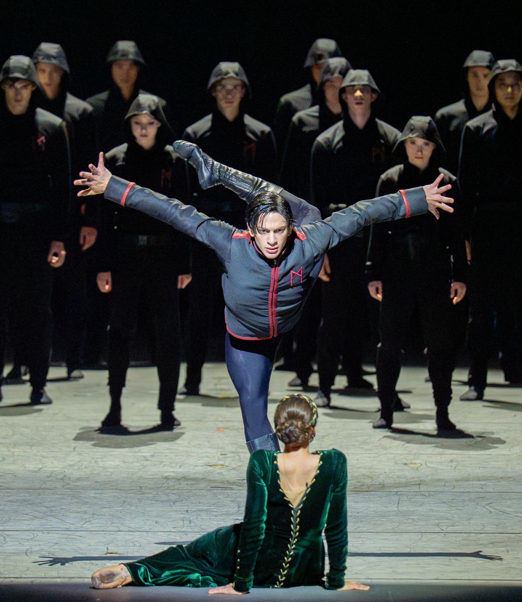Giorgi Potskhishvili as Macbeth in Helen Pickett's <i>Lady Macbeth</i> &copy; Altin Kaftira