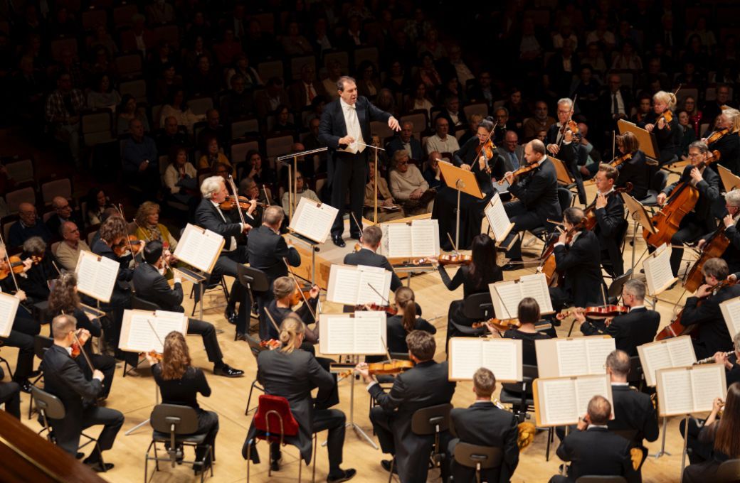 Daniele Gatti al frente de la Staatskapelle Dresde en el Auditorio Nacional © Jörg Simanowski