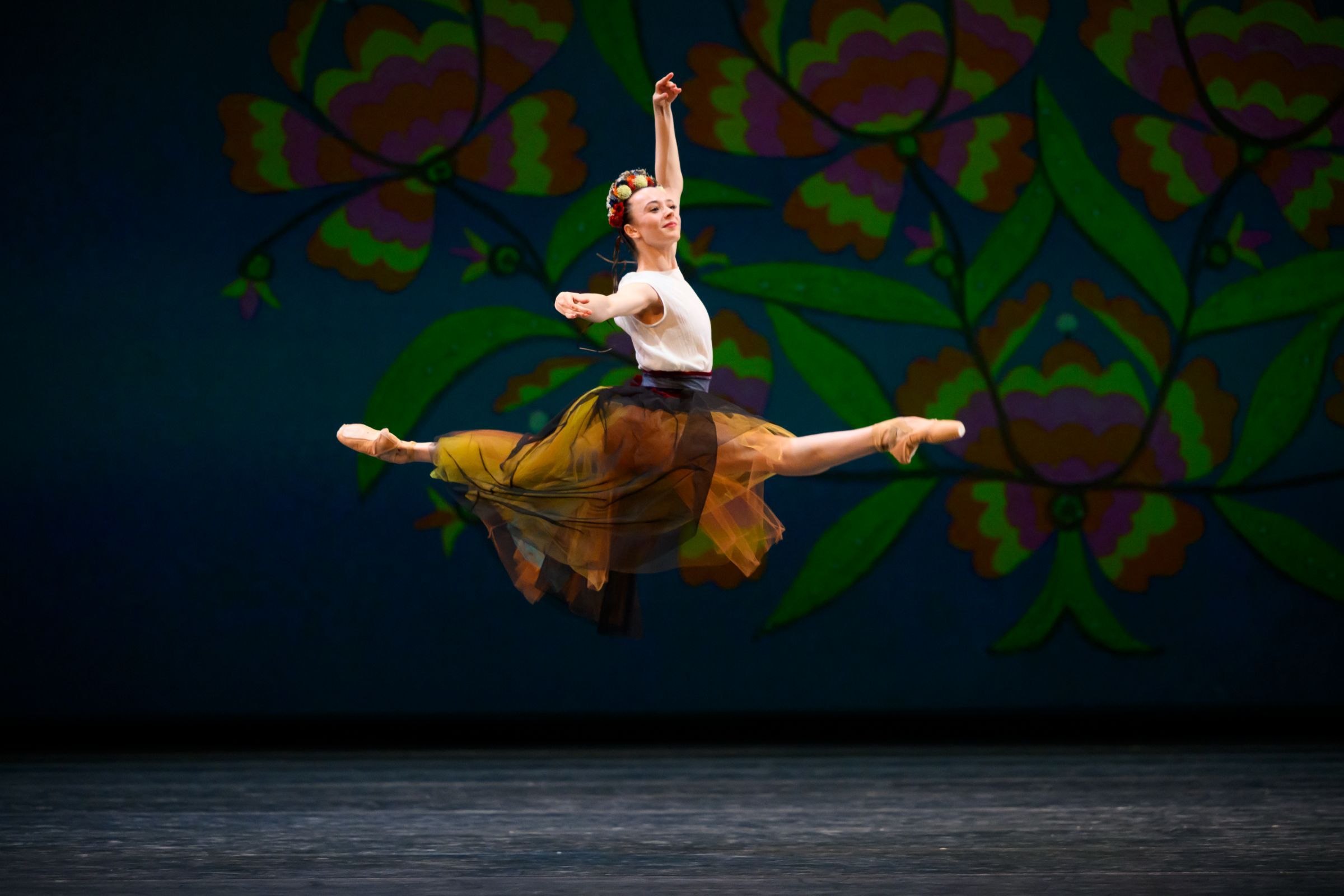 Ashley Krauhaus in Ratmansky's <i>Wartime Elegy</i> &copy; Alice Blangero