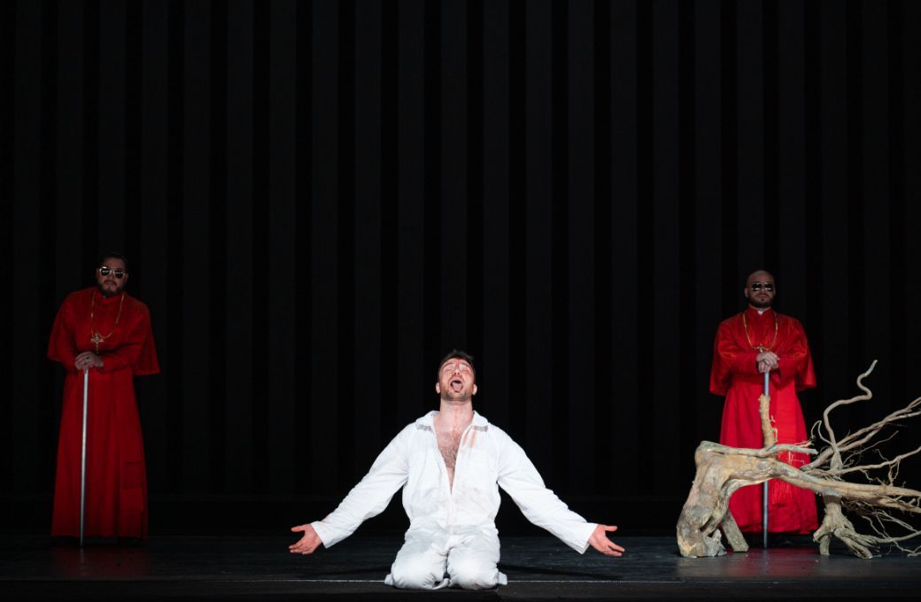 Mattia Olivieri (Il prigioniero) © Fabrizio Sansoni | Teatro dell’Opera di Roma