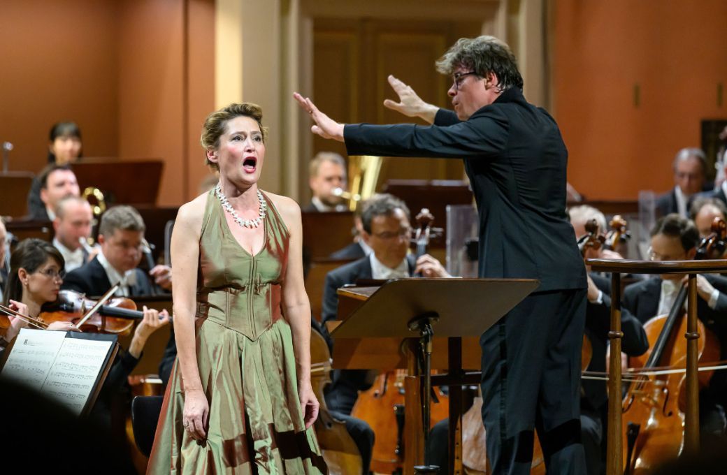 Mark&eacute;ta Cukrov&aacute;, Jakub Hrů&scaron;a and the Czech Philharmonic &copy; Petra Hajska