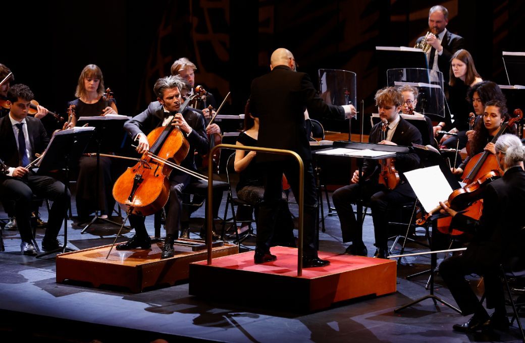 Gautier Capu&ccedil;on, Pierre Bleuse and the Orchestre du Festival Pablo Casals &copy; Festival de P&acirc;ques 2025 | Caroline Doutre
