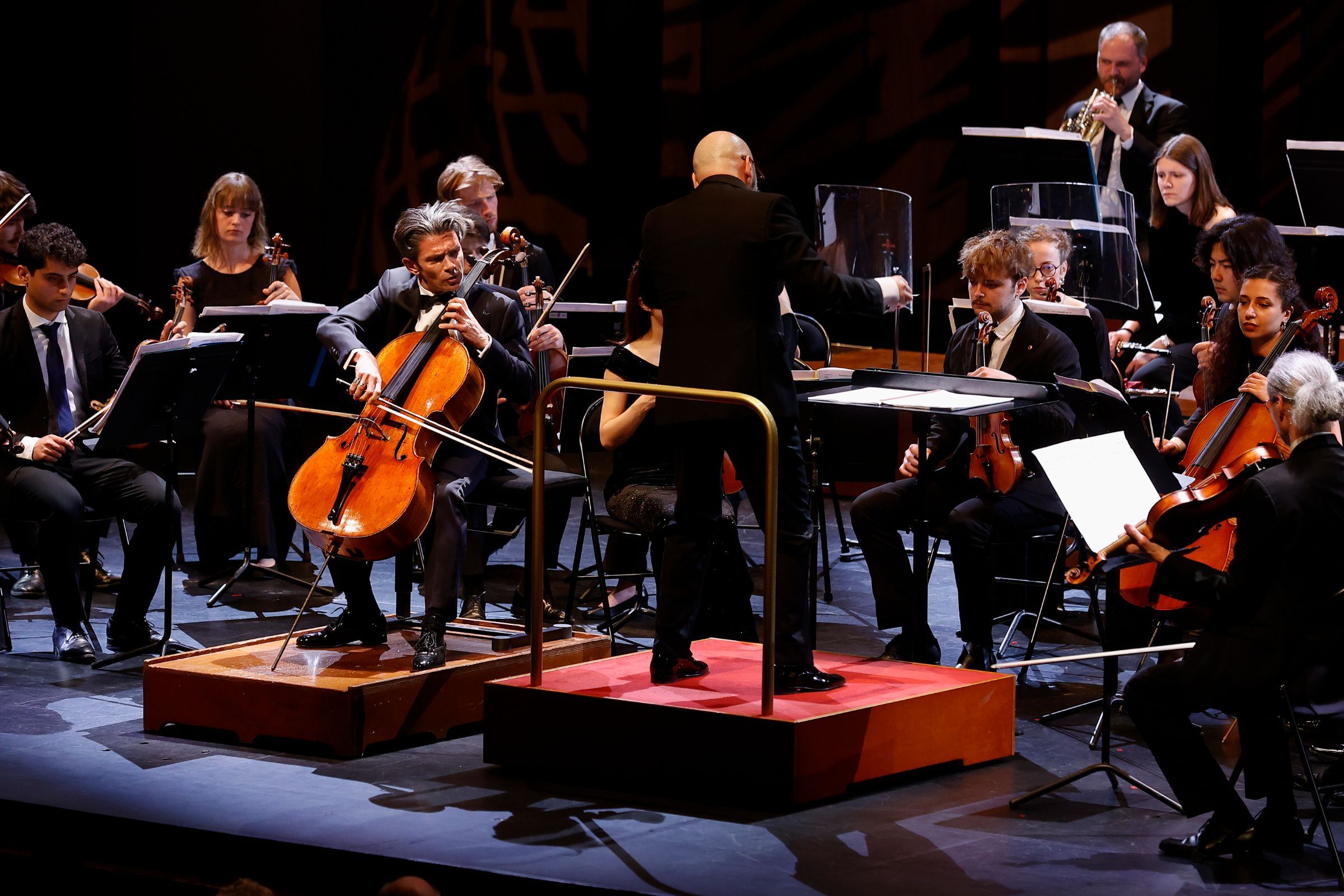 Gautier Capuçon, Pierre Bleuse and the Orchestre du Festival Pablo Casals &copy; Festival de Pâques 2025 | Caroline Doutre