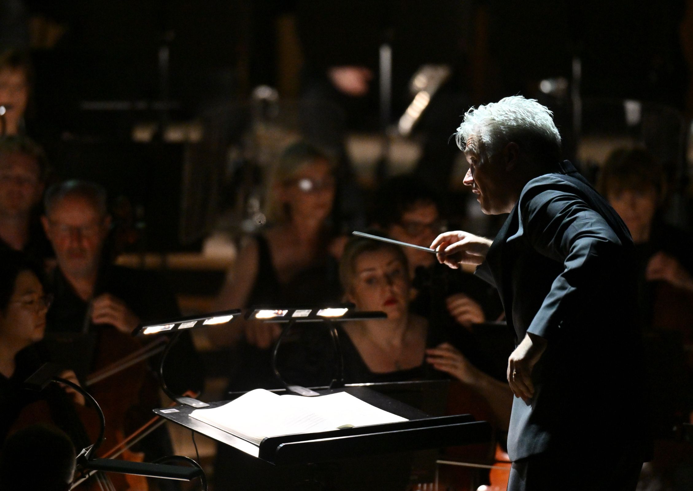 Edward Gardner conducts the London Philharmonic Orchestra &copy; Mark Allan