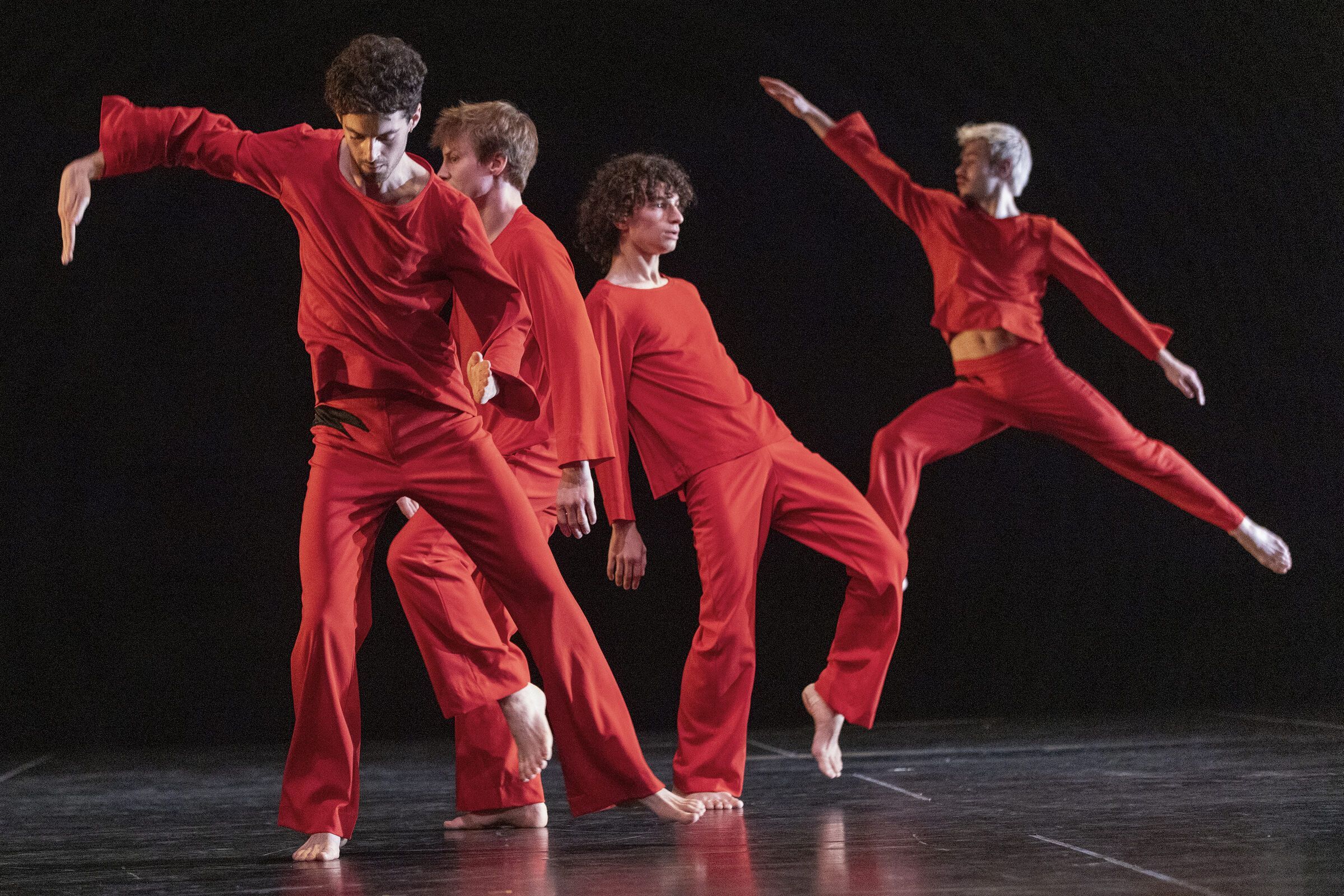 <i>Twelve Ton Rose</i> © Opera Ballet Vlaanderen / Phile Deprez