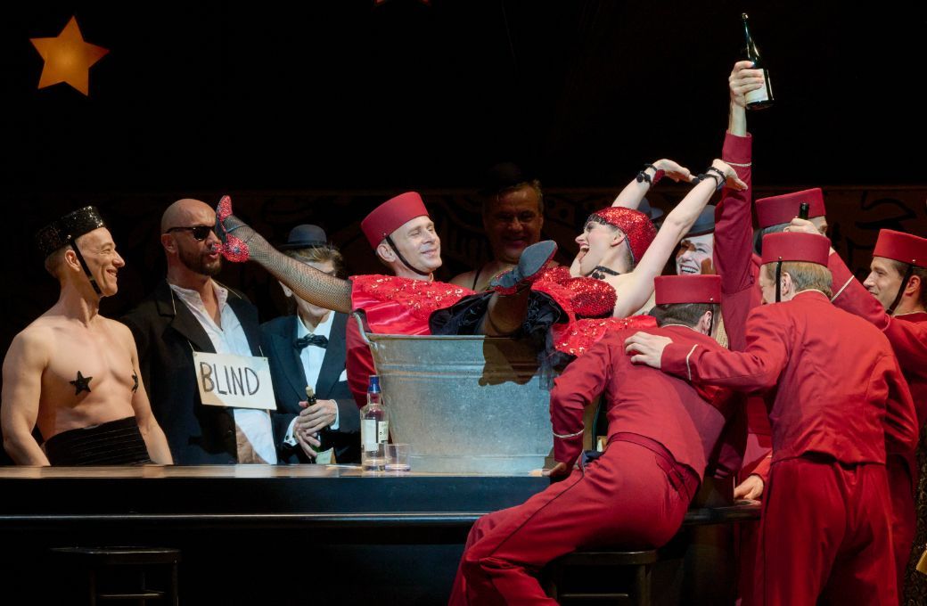 Ilia Staple (Die Fiakermilli) und Ensemble &copy; Wiener Staatsoper | Michael P&ouml;hn