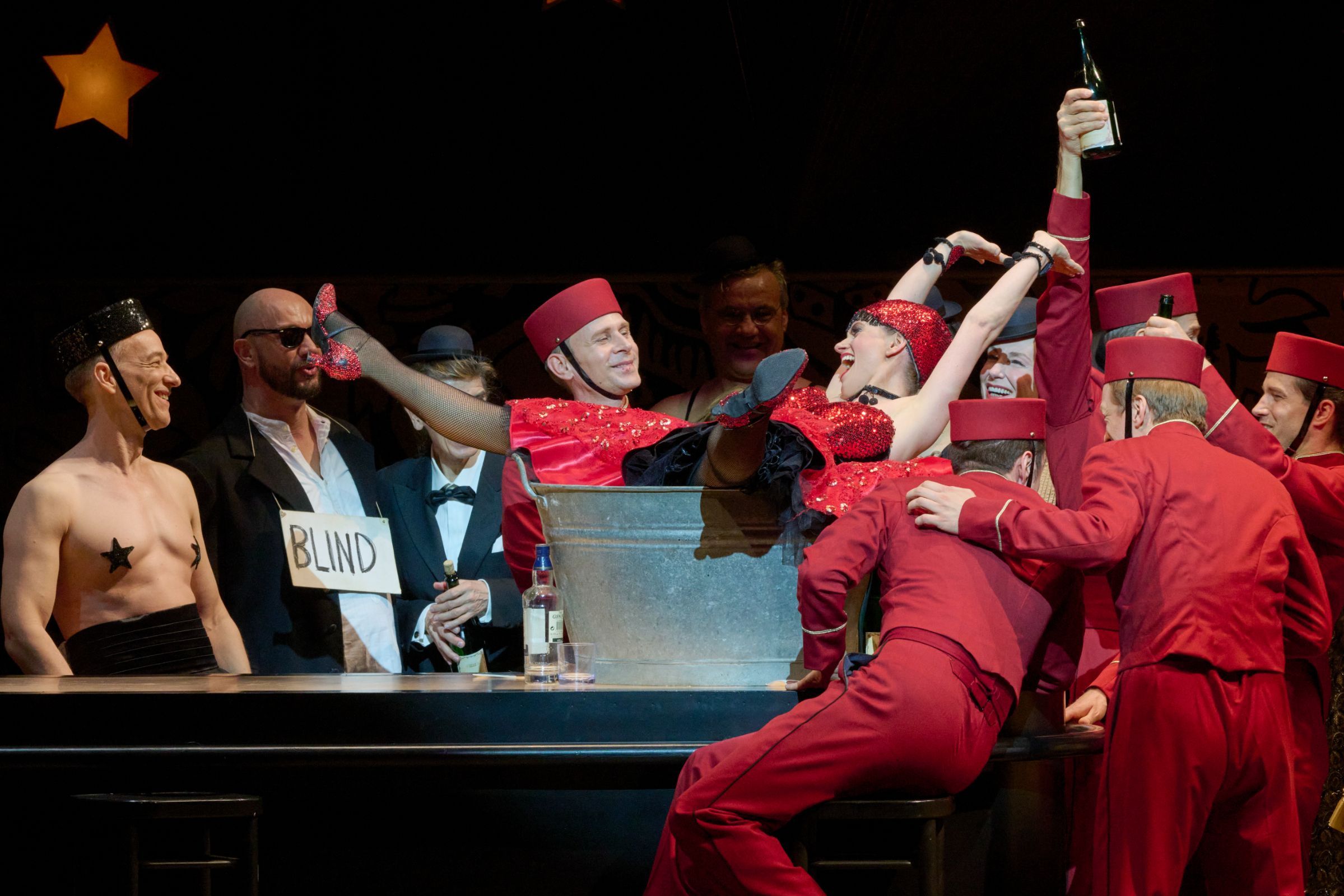 Ilia Staple (Die Fiakermilli) und Ensemble &copy; Wiener Staatsoper | Michael Pöhn