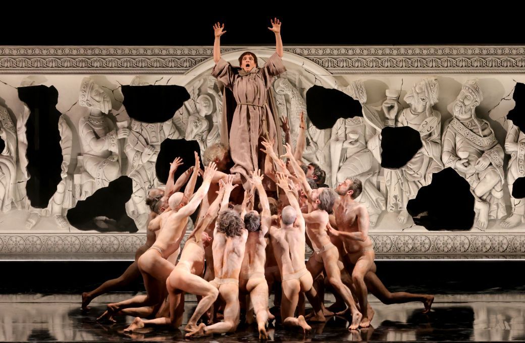 Kate Lindsey (Adso da Melk) and ensemble &copy; Teatro alla Scala | Brescia e Amisano