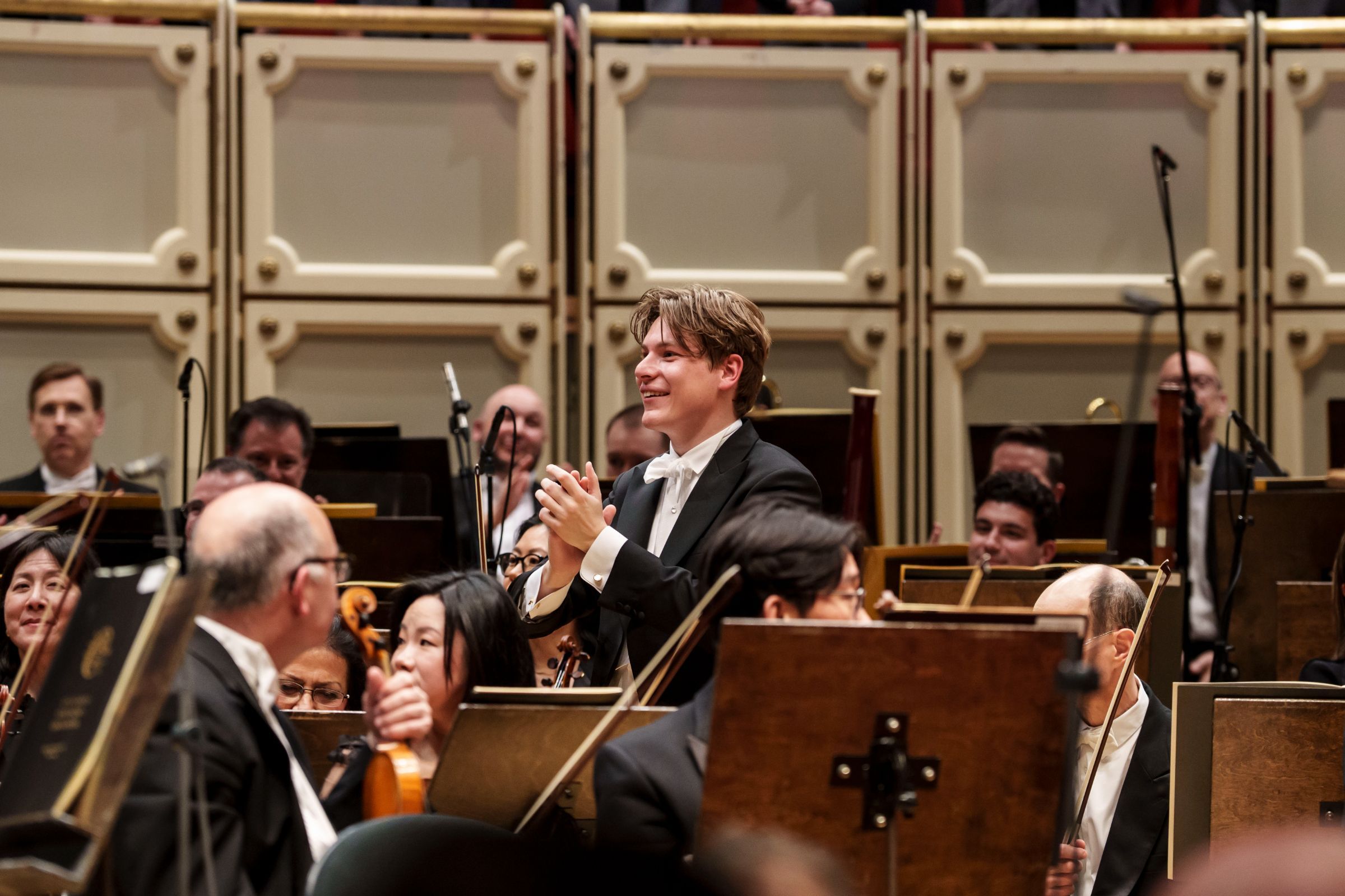 Klaus Mäkelä conducts the Chicago Symphony Orchestra and Chorus and Uniting Voices Chicago &copy; Todd Rosenberg Photography