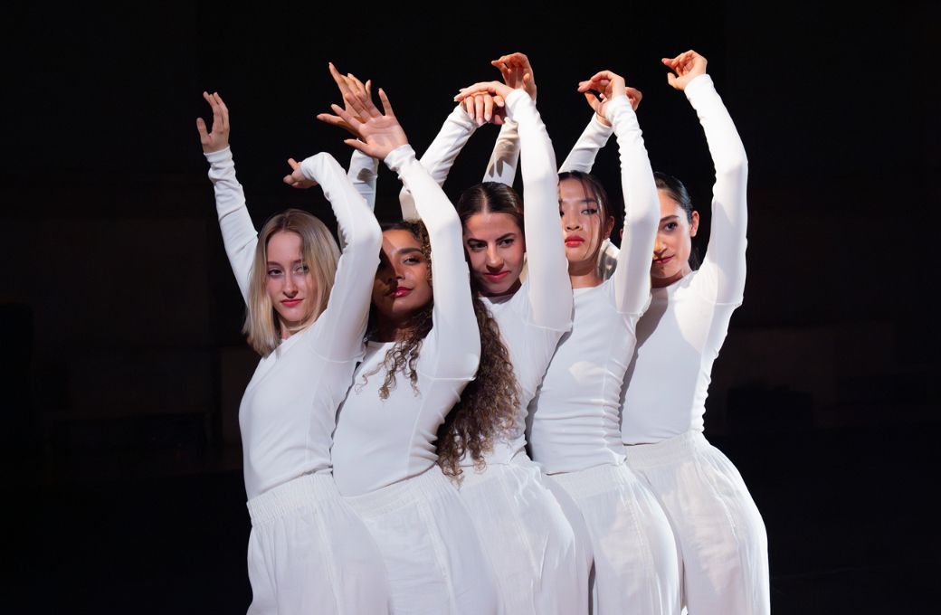 Giana Parlin, Sarah Stafford, Giulia Faria, Daisy Ye and Kieran McBride in <i>Spanish Dance</i> © Hisae Aihara