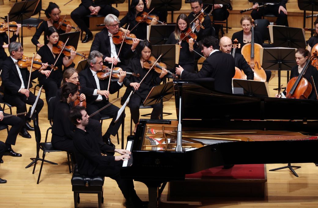 Alexandre Kantorow, Cristian Măcelaru and the Orchestre National de France © Hankyung Media Group