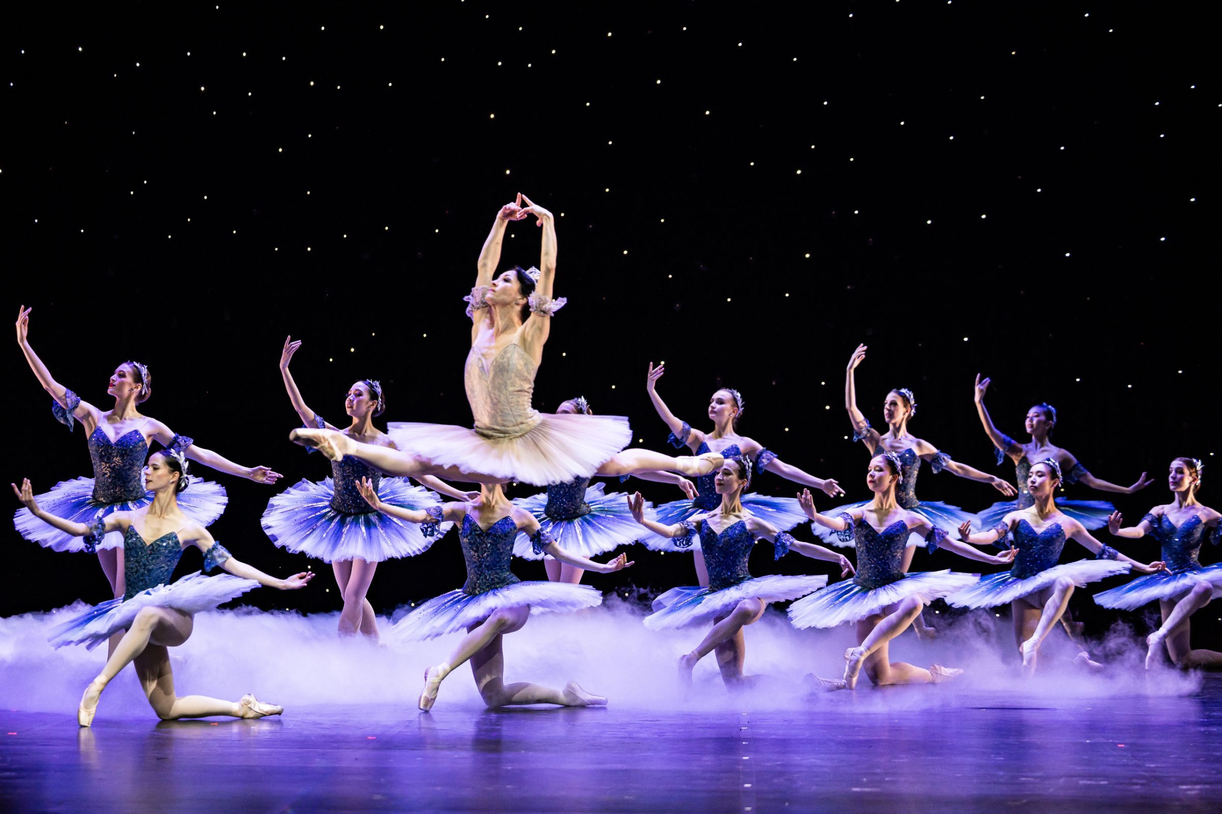 Anna Tsygankova and Brno National Theatre Ballet in <i>Don Quixote</i> © Pavel Hejný