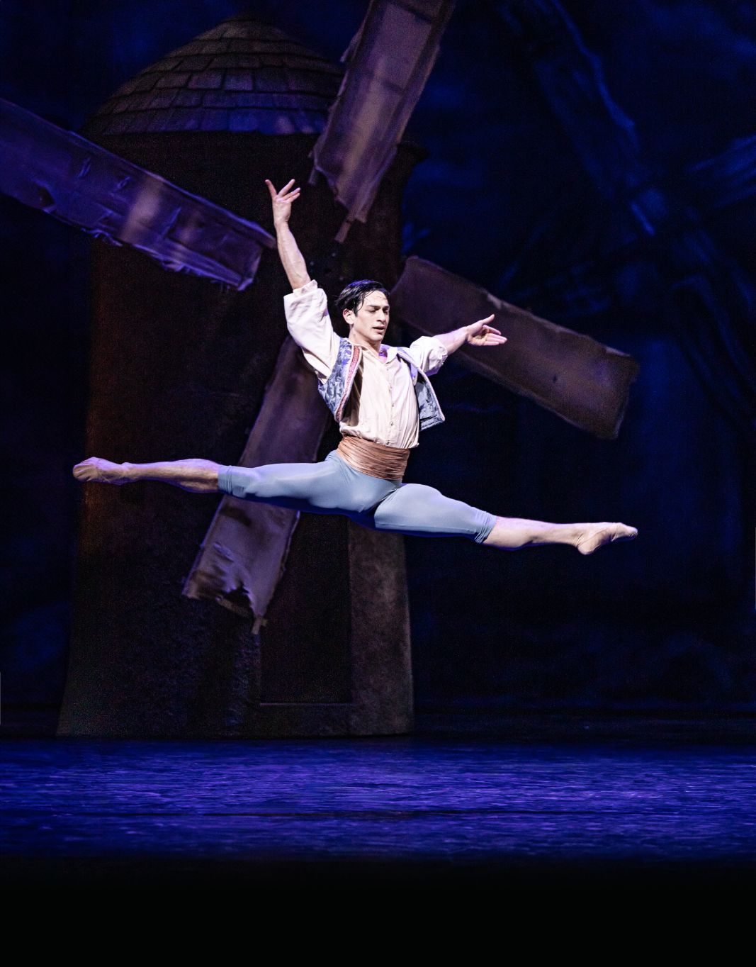 Giorgi Potskhishvili as Basilio in <i>Don Quixote</i> © Pavel Hejný