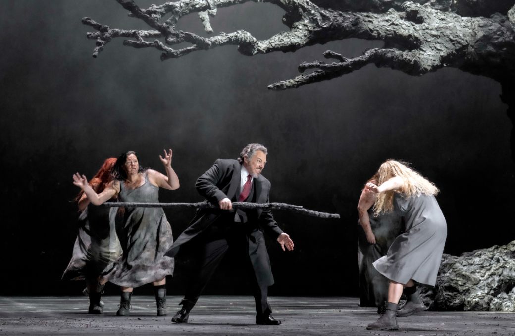 Christopher Maltman (Wotan) and Elisabet Strid (Brünnhilde) © RBO | Monika Rittershaus