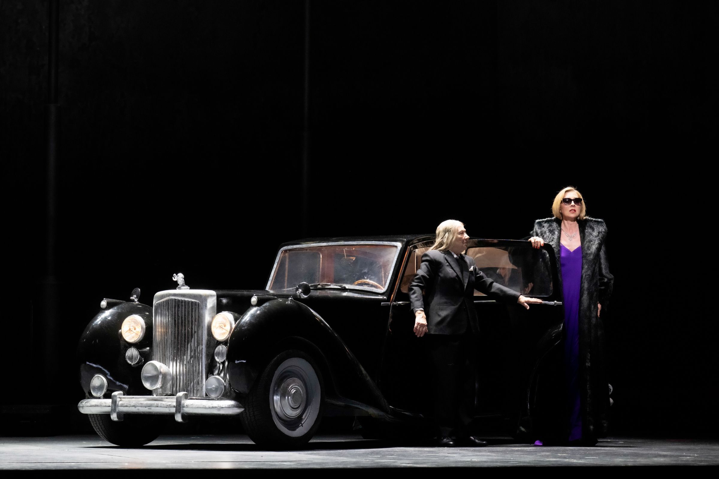 Illona Linthwaite (Erda) and Marina Prudenskaya (Fricka) &copy; RBO | Monika Rittershaus