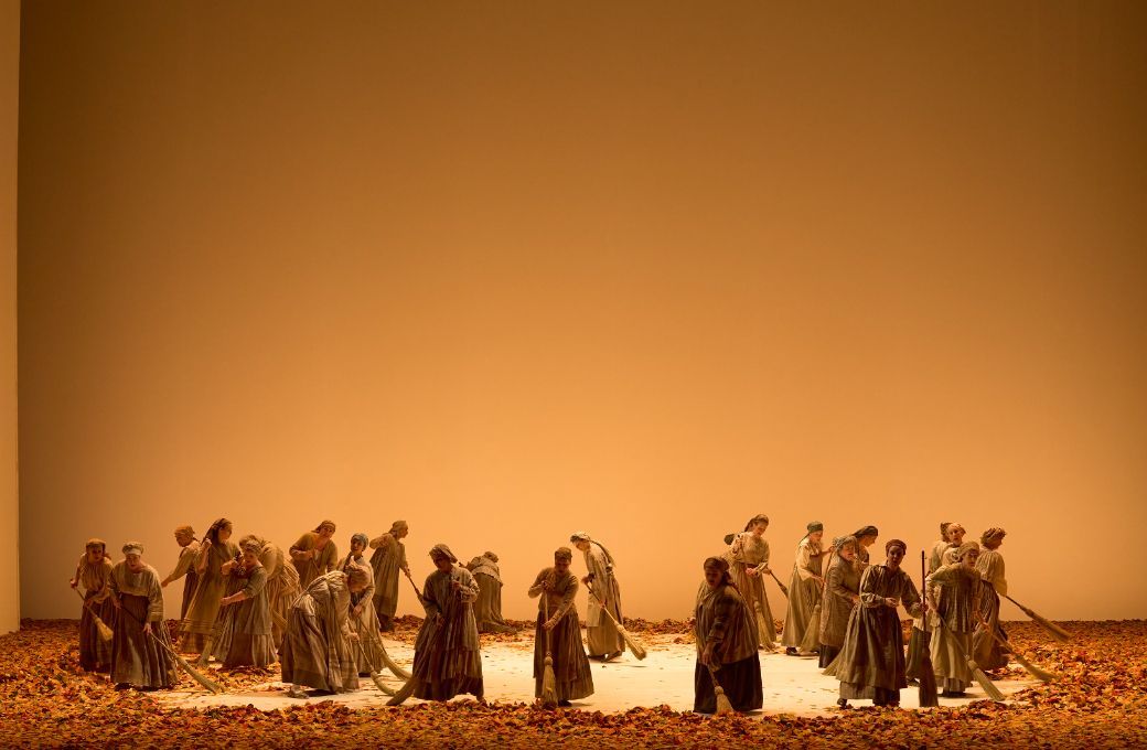 Canadian Opera Chorus © Michael Cooper