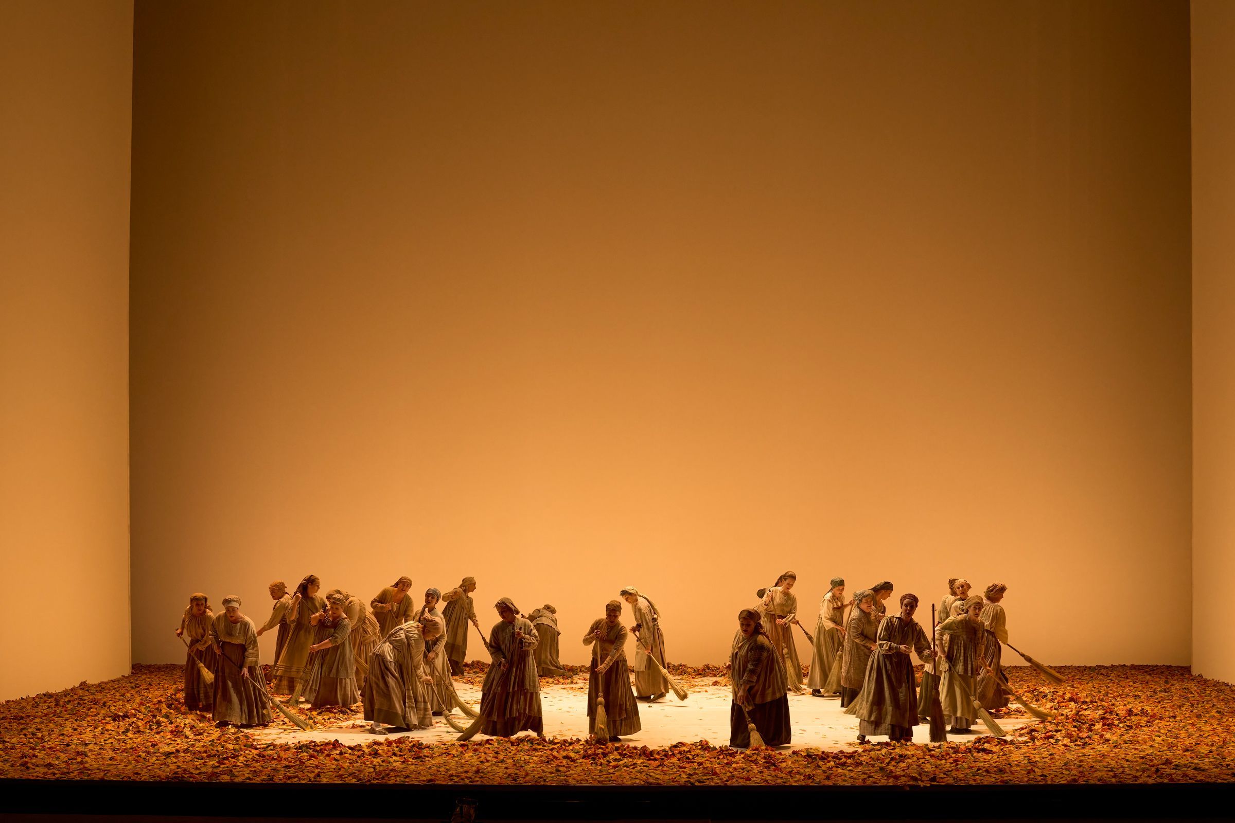 Canadian Opera Chorus © Michael Cooper