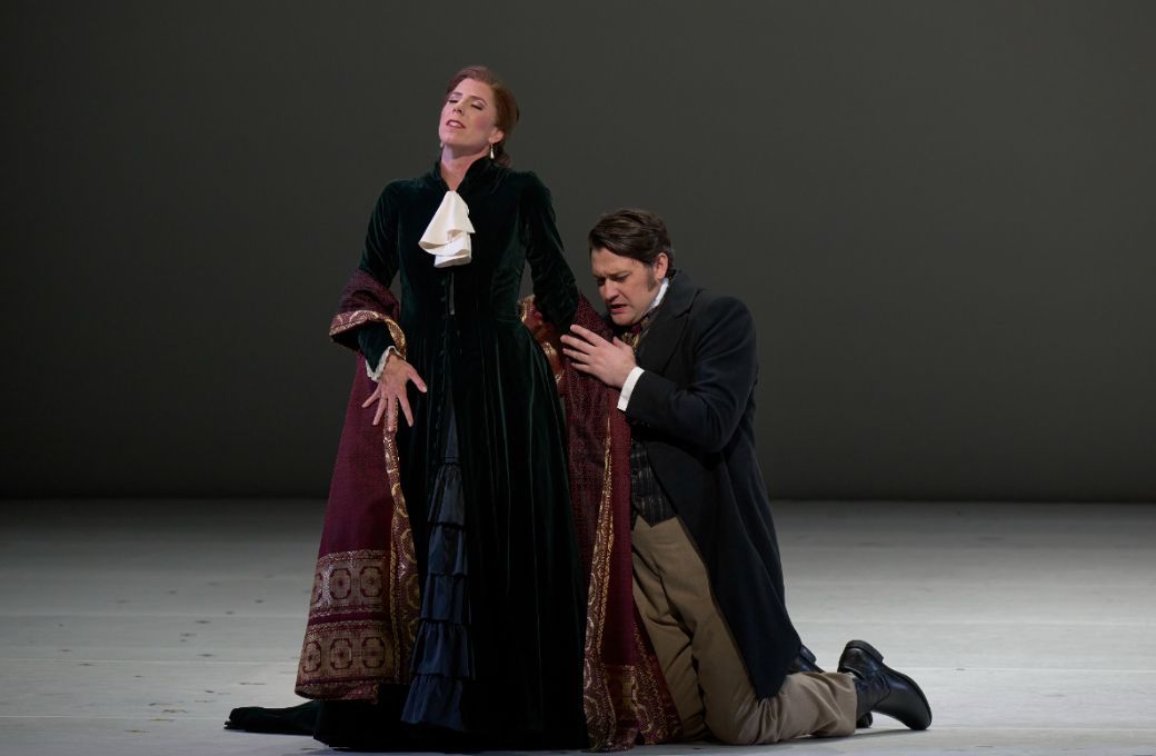 Lauren Fagan (Tatyana) and Andrii Kymach (Onegin) © Michael Cooper