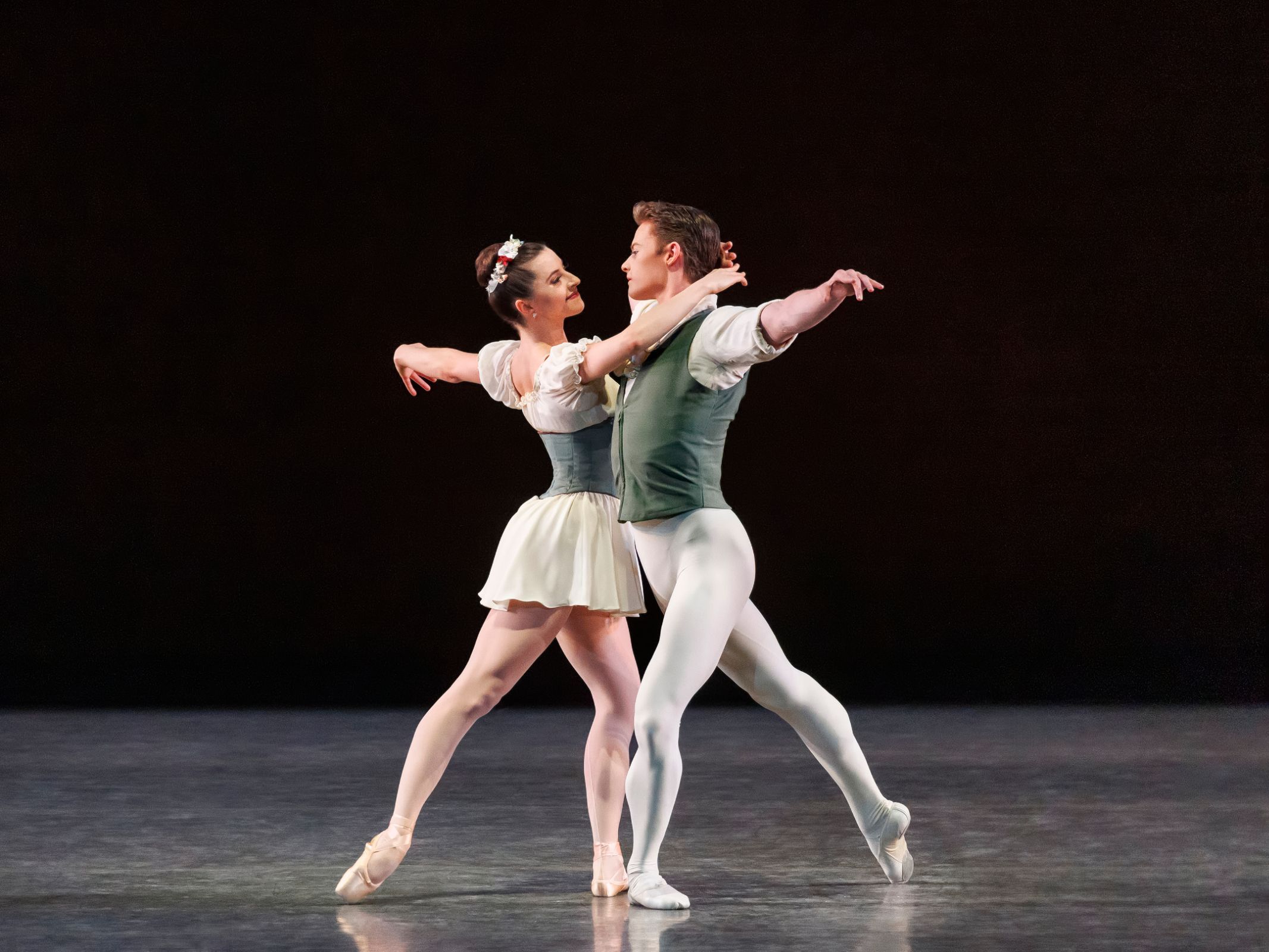 Indiana Woodward and Jules Mabie in Jerome Robbins' <i>Brandenburg</i> © Erin Baiano