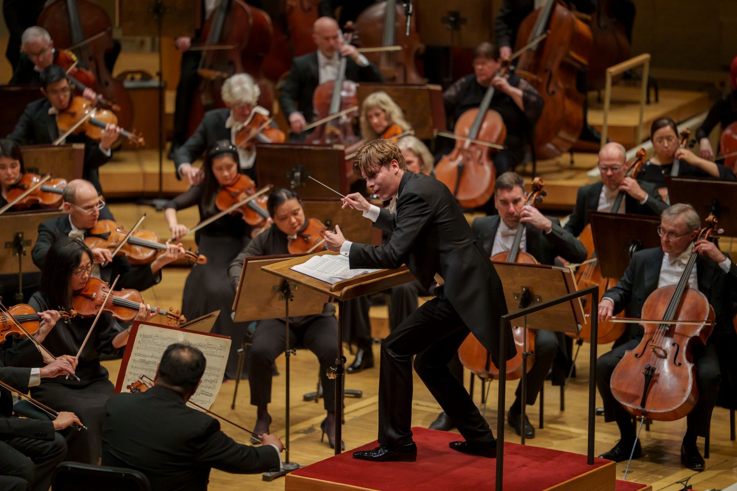 Klaus Mäkelä conducts the Chicago Symphony Orchestra © Todd Rosenberg Photography