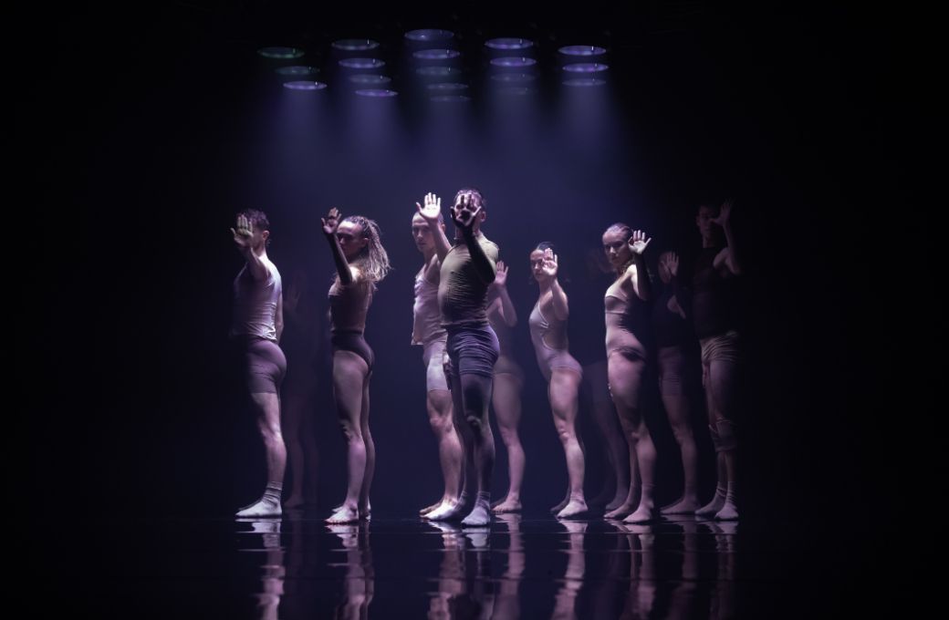 Sydney Dance Company in Rafael Bonachela's <i>momenta</i> &copy; Pedro Greig