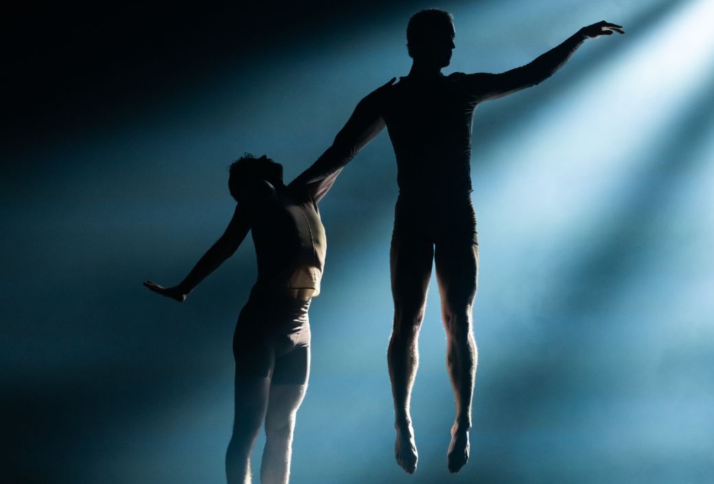 Sydney Dance Company in Rafael Bonachela's <i>momenta</i> &copy; Pedro Greig