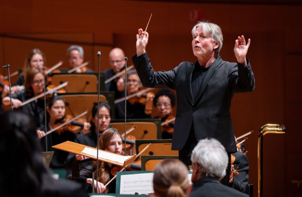 Esa-Pekka Salonen conducts the Los Angeles Philharmonic &copy; Elizabeth Asher, courtesy of the Los Angeles Philharmonic Association