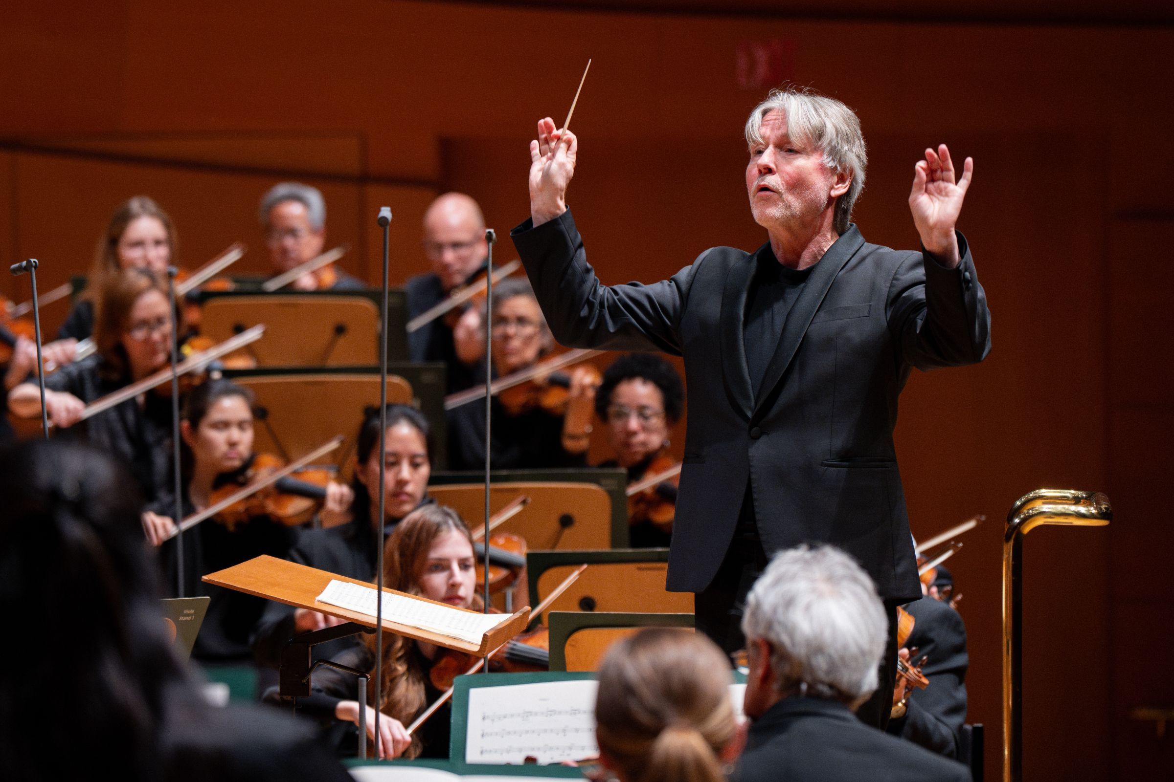 Esa-Pekka Salonen conducts the Los Angeles Philharmonic &copy; Elizabeth Asher, courtesy of the Los Angeles Philharmonic Association
