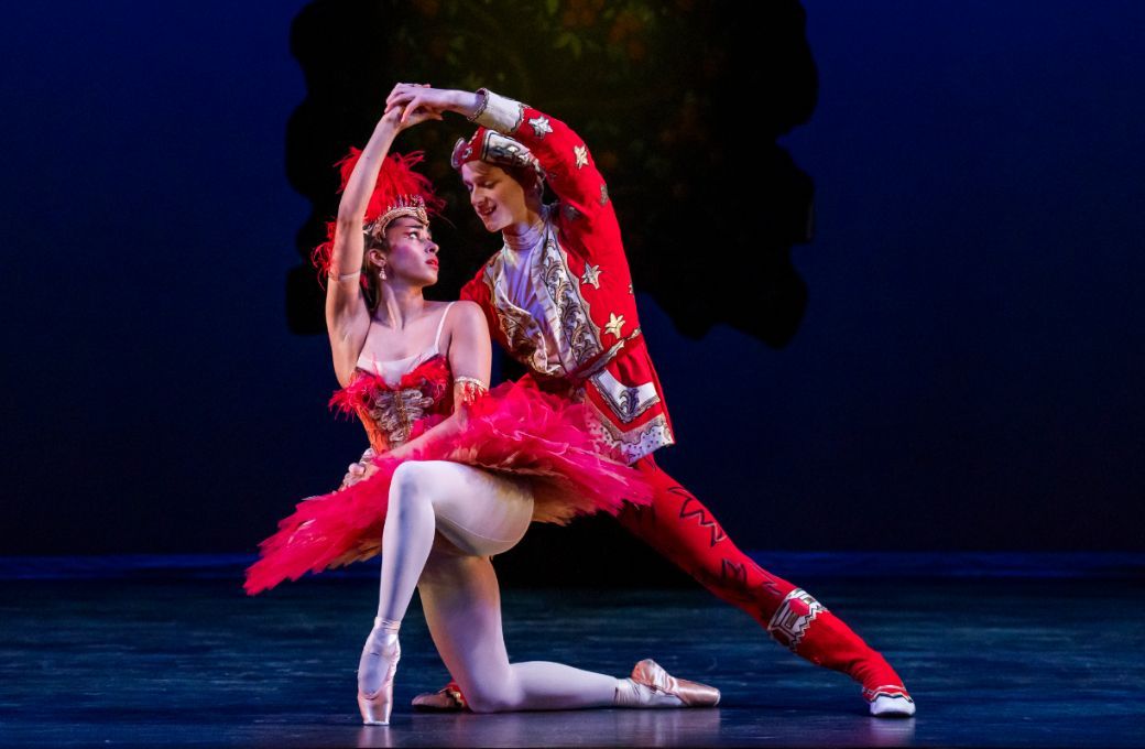 Alexandra Manuel (Firebird) and Marlo Kempsey-Fagg (Prince Ivan) in <i>The Firebird</i> © Tristram Kenton